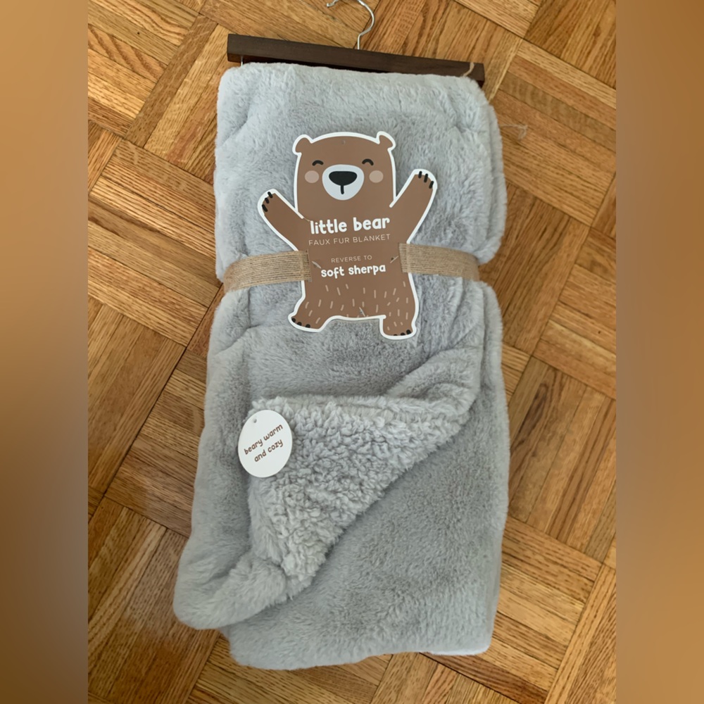 little bear
FAUX FUR BLANKET
REVERSE TO
soft sherpa